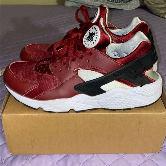 burgundy huaraches